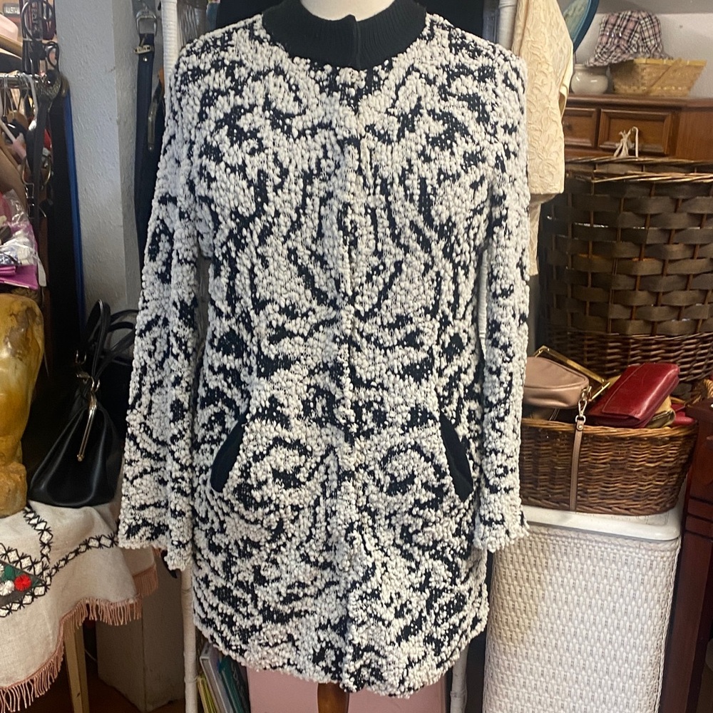 *Solitaire by Ravi Khosla- Black and White Textured Long Cardigan - pockets